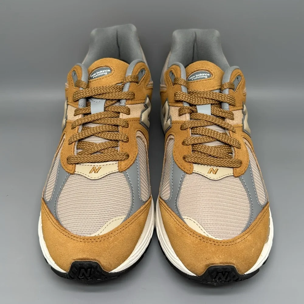 New Balance 2002R U2002RCE Beige Grey Running Shoes Men's Sz 10.5D Women's Sz 12